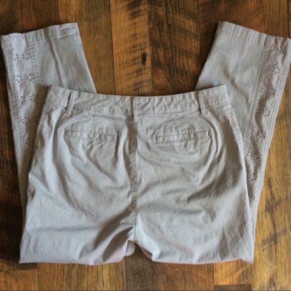 Style & Co Women’s Gray Capri Pants Size 8 - Picture 2 of 5